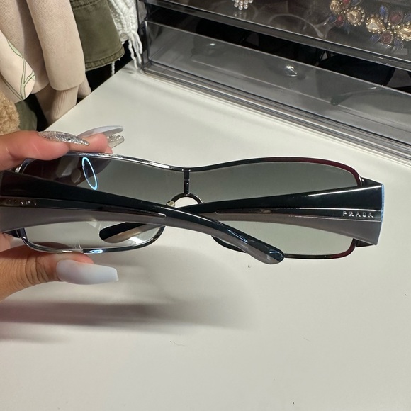 Prada sunglasses - Picture 1 of 4